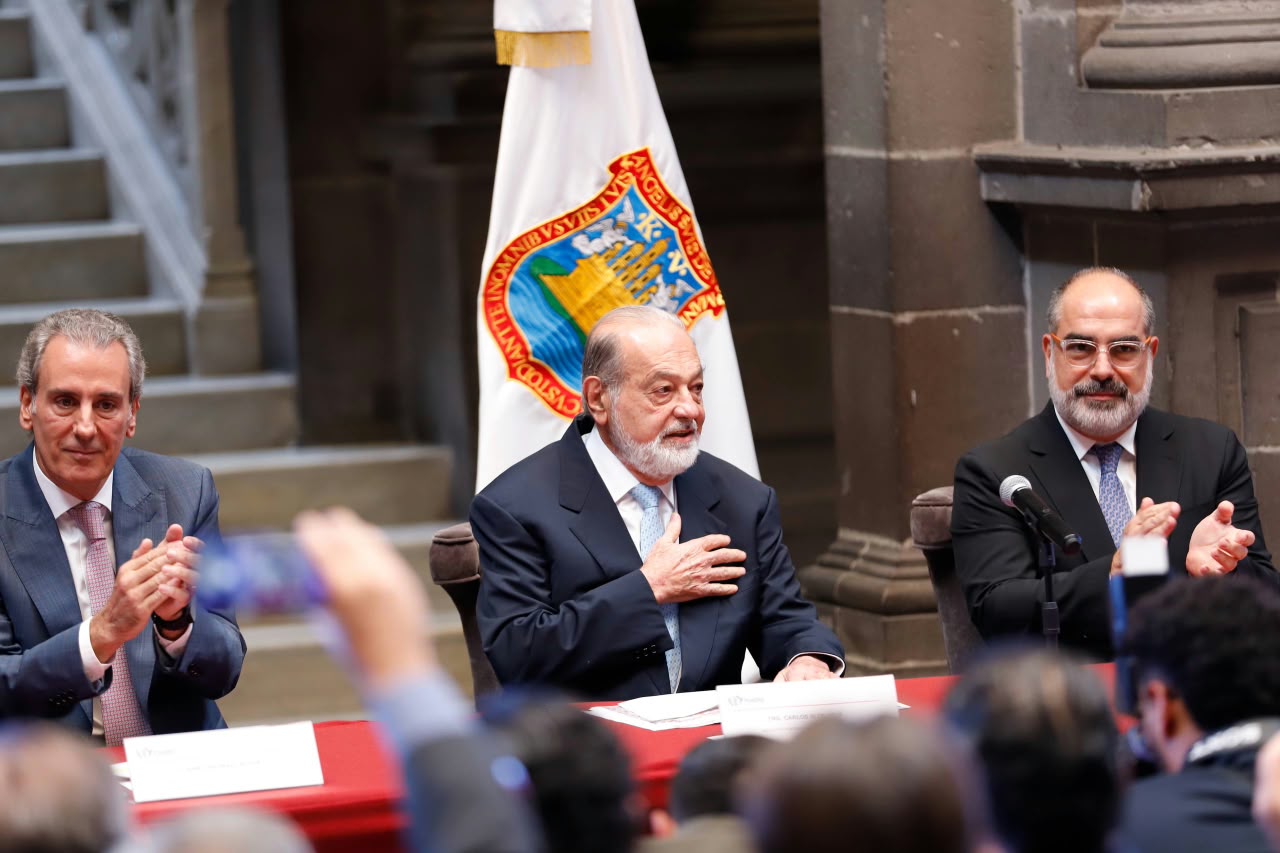Carlos Slim anuncia inversión de más de 4 mil millones de pesos en el Centro Histórico de Puebla